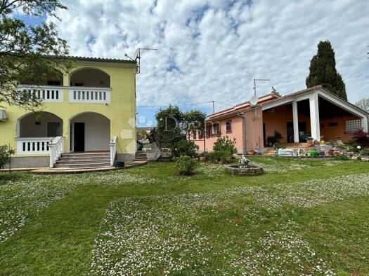 Einfamilienhaus zum Kauf 1 € 8 Zimmer 200 m² Muntić, Ližnjan Ližnjan 52204