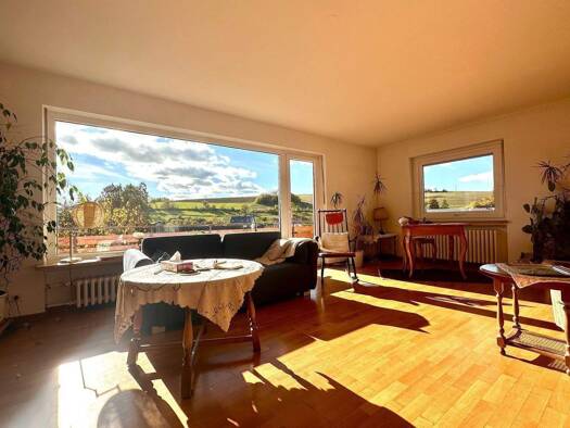 Einfamilienhaus zum Kauf 319.000 € 205 m² 610 m² Grundstück frei ab sofort Am Schießhügel 9 Zell Üchtelhausen 97532