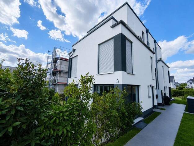 Doppelhaushälfte zur Miete 3.080 € 6 Zimmer 158 m² 390 m² Grundstück Pfarrer Olbert Allee 3 A Hochheim Hochheim 65239