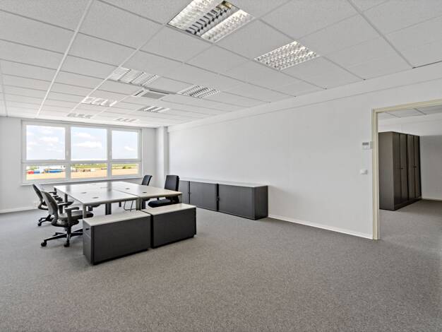 Bürofläche zur Miete 11,21 € 2 Zimmer 92 m² Bürofläche Queiser Ring 1 Queis Landsberg 06188