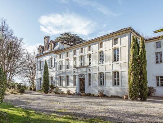 Schloss zum Kauf 980.000 € 19 Zimmer 700 m² 15.755 m² Grundstück Montfort-en-Chalosse 40380