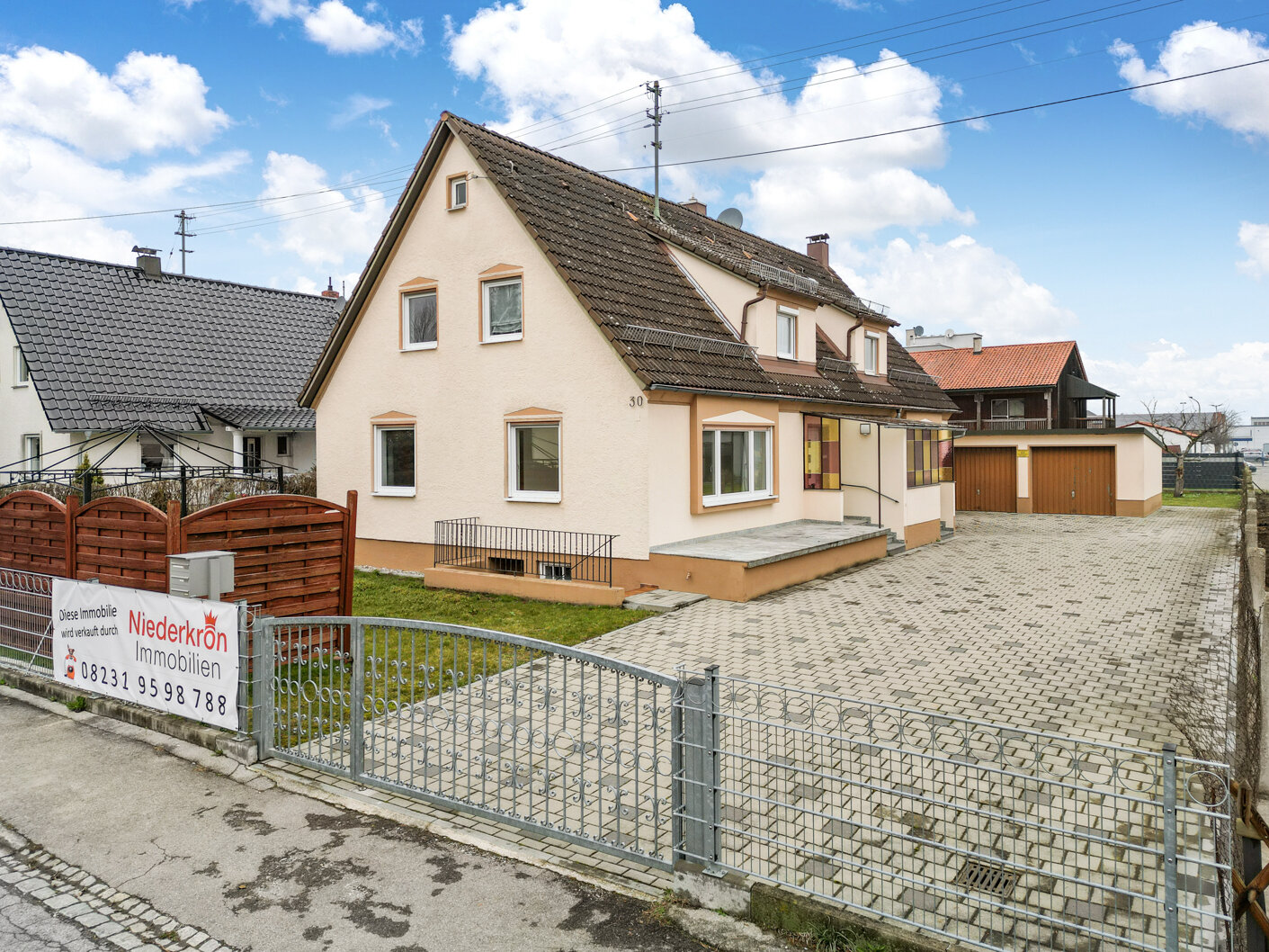 Mehrfamilienhaus zum Kauf 795.000 € 10 Zimmer 170 m²<br/>Wohnfläche 845 m²<br/>Grundstück ab sofort<br/>Verfügbarkeit Königsbrunn 86343