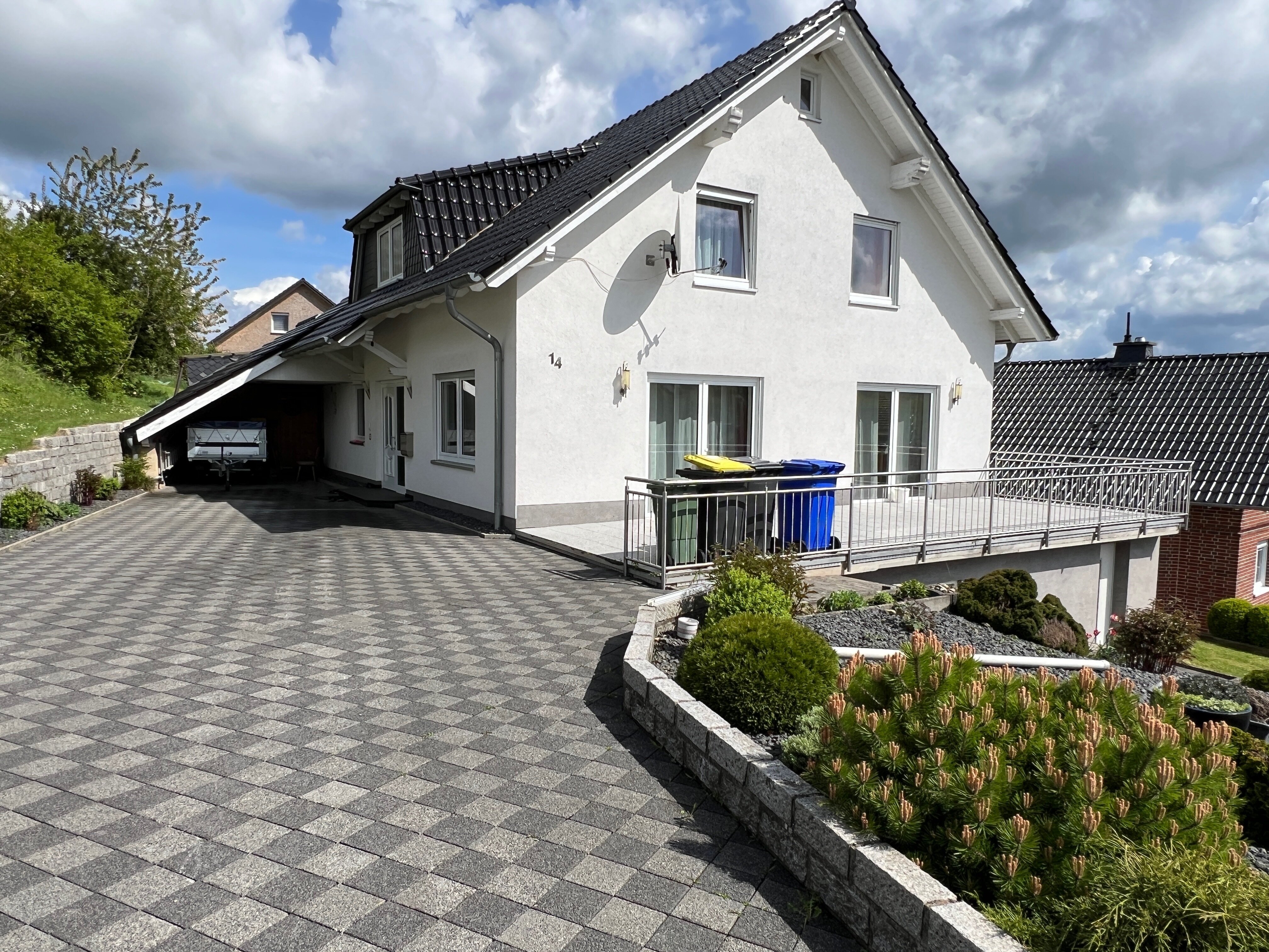 Einfamilienhaus zum Kauf 369.000 € 7 Zimmer 172 m²<br/>Wohnfläche 560 m²<br/>Grundstück Am Goldberge 14 Beverungen Beverungen 37688