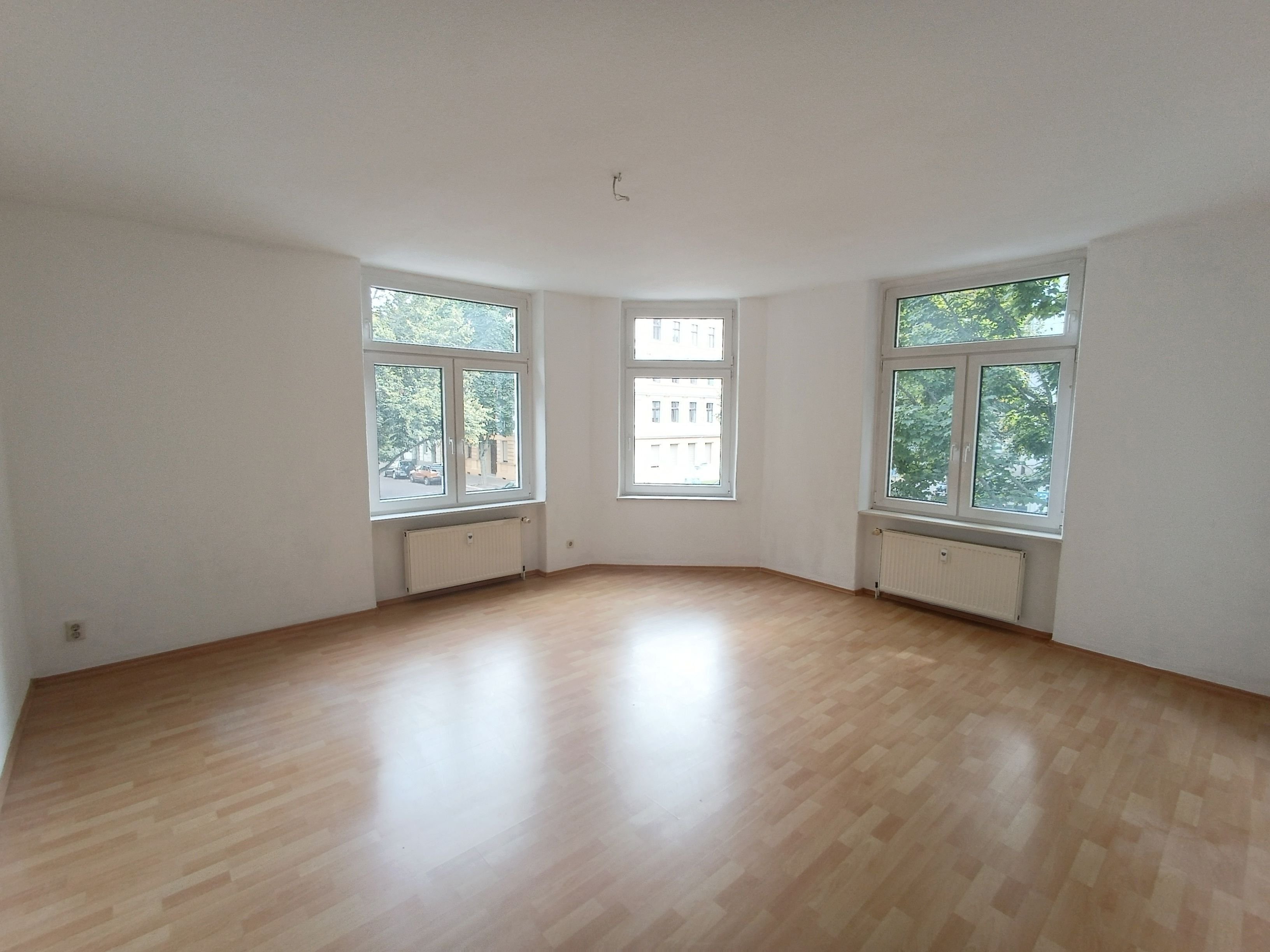 Wohnung zur Miete 564 € 3 Zimmer 94 m²<br/>Wohnfläche 1.<br/>Geschoss ab sofort<br/>Verfügbarkeit Fichtestr. 38 Fichtestraße / Ambrosiusplatz Magdeburg 39112