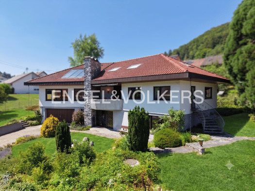 Villa zum Kauf 499.000 € 8,5 Zimmer 373 m² 1.032 m² Grundstück Pfeffingen Albstadt 72459