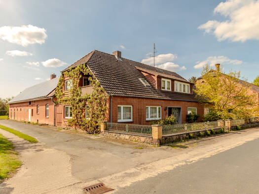 Haus zum Kauf 350.000 € 10 Zimmer 320 m² 6.310 m² Grundstück Göttien Küsten / Göttien 29482