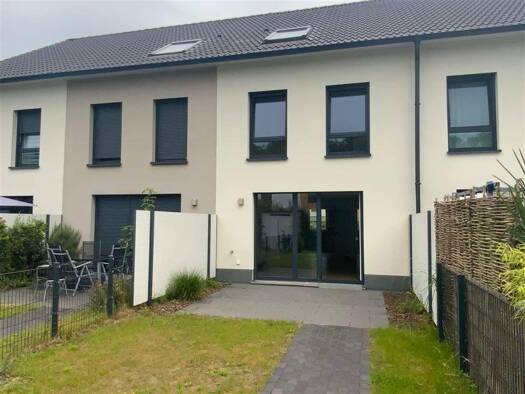 Haus zur Miete 1.425 € 5 Zimmer 141,2 m² Karl-Lüneburg-Strasse 1 Rönnebeck Bremen 28777