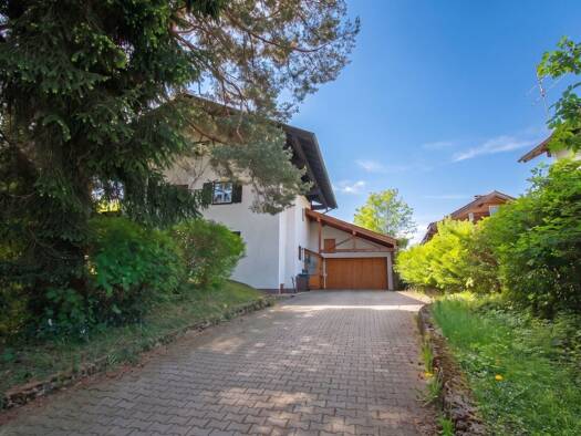Haus zum Kauf 1.488.000 € 5 Zimmer 1.459 m² Grundstück Bernau Bernau am Chiemsee 83233