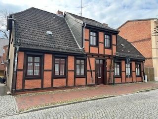 Mehrfamilienhaus zum Kauf 200.000 € 6 Zimmer 165,9 m²<br/>Wohnfläche 690 m²<br/>Grundstück Hagenow Hagenow 19230