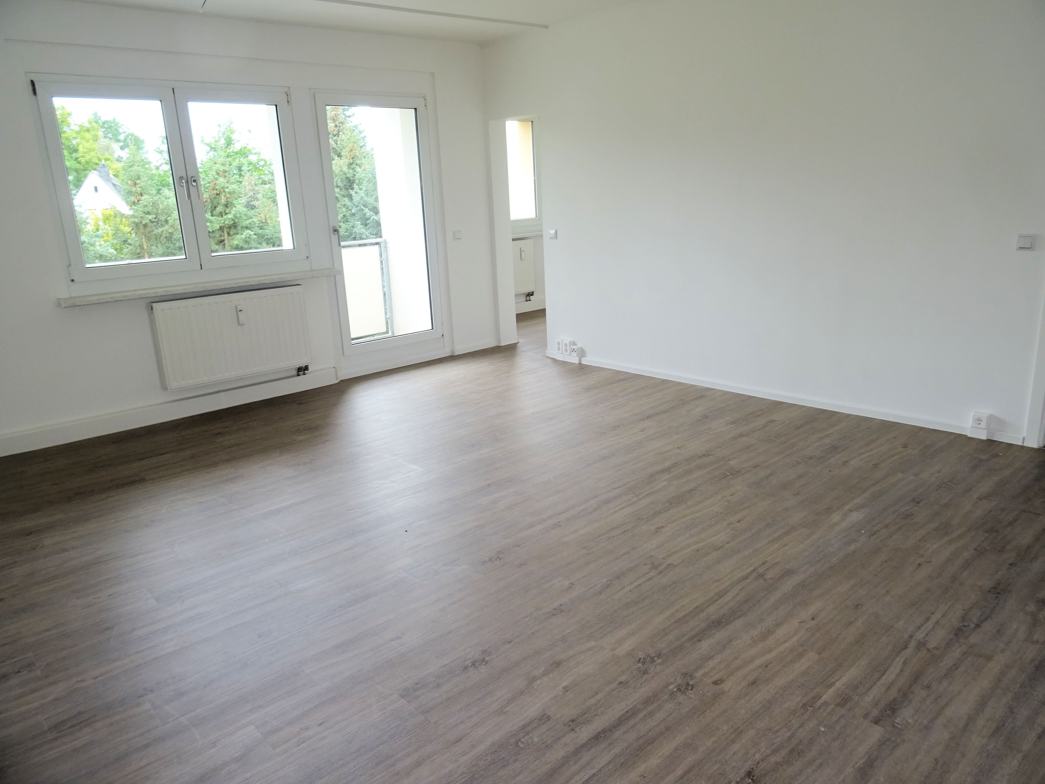 Wohnung zur Miete 485 € 4 Zimmer 79 m²<br/>Wohnfläche 4.<br/>Geschoss ab sofort<br/>Verfügbarkeit Werdau Werdau 08412