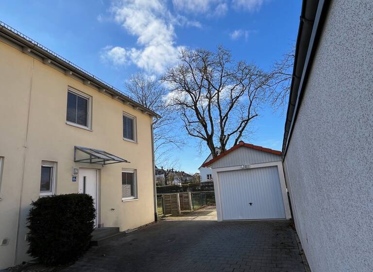Doppelhaushälfte zum Kauf 299.000 € 5 Zimmer 143,4 m²<br/>Wohnfläche 407 m²<br/>Grundstück Eschenbach Eschenbach i.d.OPf. 92676
