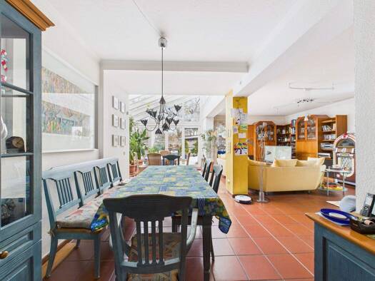 Bungalow zum Kauf 849.000 € 9 Zimmer 330 m² 758 m² Grundstück frei ab 01.04.2026 Altdorf Altdorf bei Nürnberg 90518