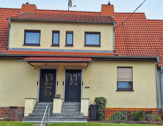 Reihenmittelhaus zum Kauf 145.000 € 6 Zimmer 112 m² 360 m² Grundstück Pößneck,Stadt Pößneck 07381