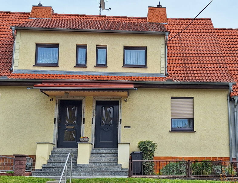 Reihenmittelhaus zum Kauf 145.000 € 6 Zimmer 112 m² 360 m² Grundstück Pößneck,Stadt Pößneck 07381