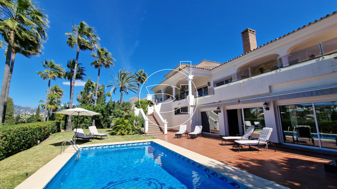 Villa zum Kauf 1.950.000 € 5 Zimmer 700 m²<br/>Wohnfläche 2.048 m²<br/>Grundstück Estepona 29680