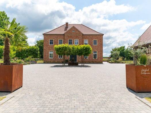 Einfamilienhaus zum Kauf 9 Zimmer 247 m² 19.148 m² Grundstück Lintern Neuenkirchen 49586