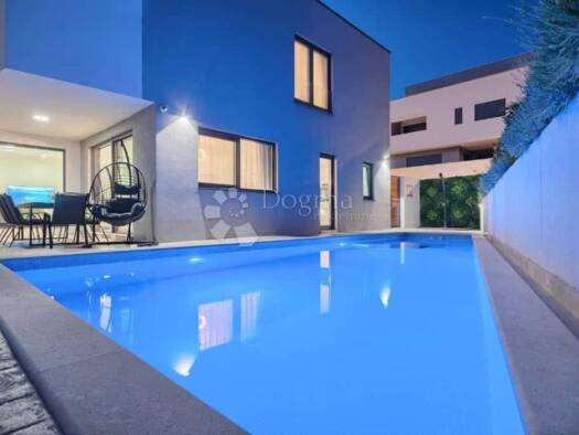 Haus zum Kauf 1.400.000 € 3 Zimmer 293 m² Strozanac, Podstrana Podstrana