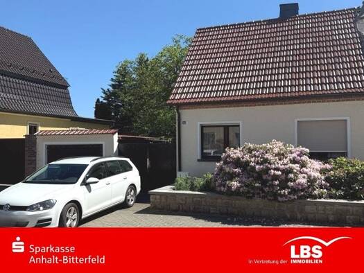 Doppelhaushälfte zum Kauf 79.000 € 2 Zimmer 75 m² 679 m² Grundstück Zerbst 39261