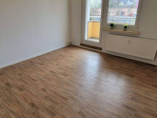 Wohnung zur Miete 290 € 3 Zimmer 56 m² 4. Geschoss frei ab sofort Dr.-Theodor-Neubauer-Straße 12 Flöha 09557