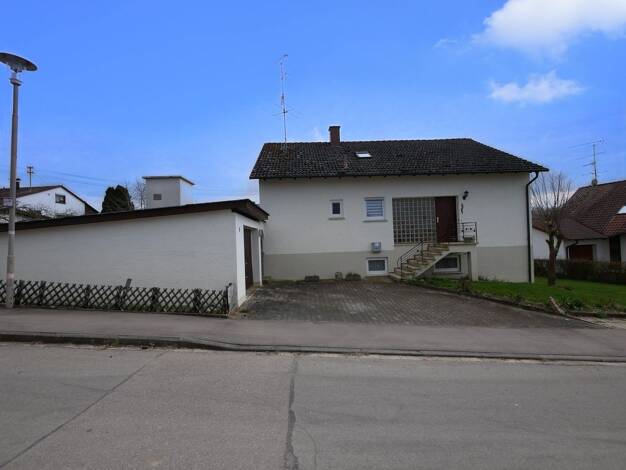 Einfamilienhaus zum Kauf 298.000 € 9 Zimmer 175 m² 664 m² Grundstück Mengen Hohentengen 88367