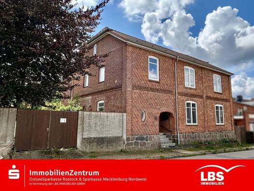 Mehrfamilienhaus zum Kauf 220.000 € 10 Zimmer 290 m² 1.054 m² Grundstück frei ab sofort Dassow 23942