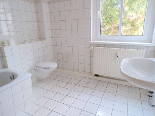 Wohnung zur Miete 330 € 2 Zimmer 57 m² EG frei ab sofort Werdau Werdau 08412