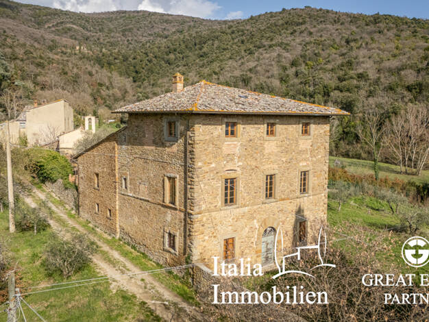 Bauernhaus zum Kauf 1.150.000 € 15 Zimmer 483 m² 5.000 m² Grundstück Cortona 52044