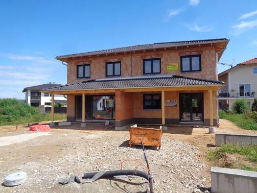Doppelhaushälfte zum Kauf provisionsfrei 484.000 € 5 Zimmer 111 m² 293 m² Grundstück Schulstraße 27 Niedermotzing Aholfing 94345