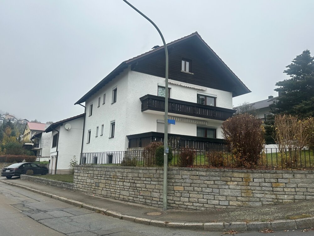 Mehrfamilienhaus zum Kauf 370.000 € 9 Zimmer 225 m²<br/>Wohnfläche 821 m²<br/>Grundstück Hauzenberg Hauzenberg 94051