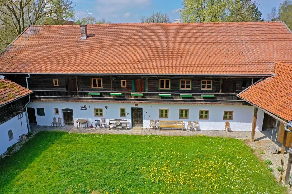 Bauernhaus zum Kauf provisionsfrei 1.300.000 € 6 Zimmer 340 m²<br/>Wohnfläche 4.900 m²<br/>Grundstück ab sofort<br/>Verfügbarkeit Dirnaich Gangkofen 84140