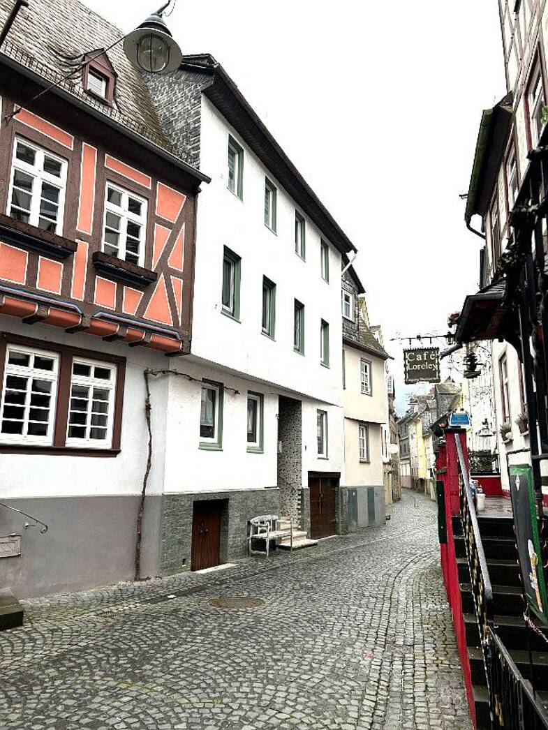 Einfamilienhaus zum Kauf 279.000 € 10 Zimmer 214,7 m² 113 m² Grundstück St Goarshausen Sankt Goarshausen 56346