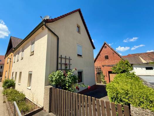 Einfamilienhaus zum Kauf 275.000 € 4 Zimmer 110 m² 255 m² Grundstück frei ab sofort Cadolzburg 90556