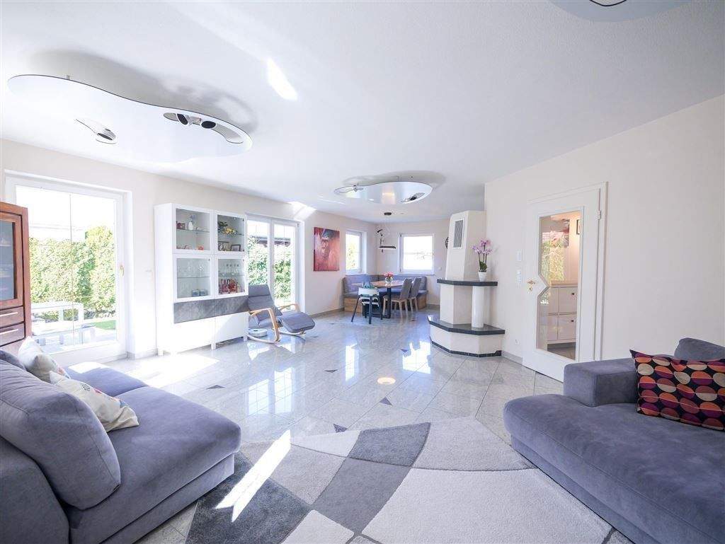 Immobilie in Mammendorf - Großzügiges Einfamilienhaus mit separatem Arbeitsbereich, Wellnessbereich und Doppelgarage - Bild 2