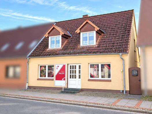 Einfamilienhaus zum Kauf provisionsfrei 269.000 € 8 Zimmer 210 m² 200 m² Grundstück frei ab sofort Lange Str. 83 Richtenberg Richtenberg 18461