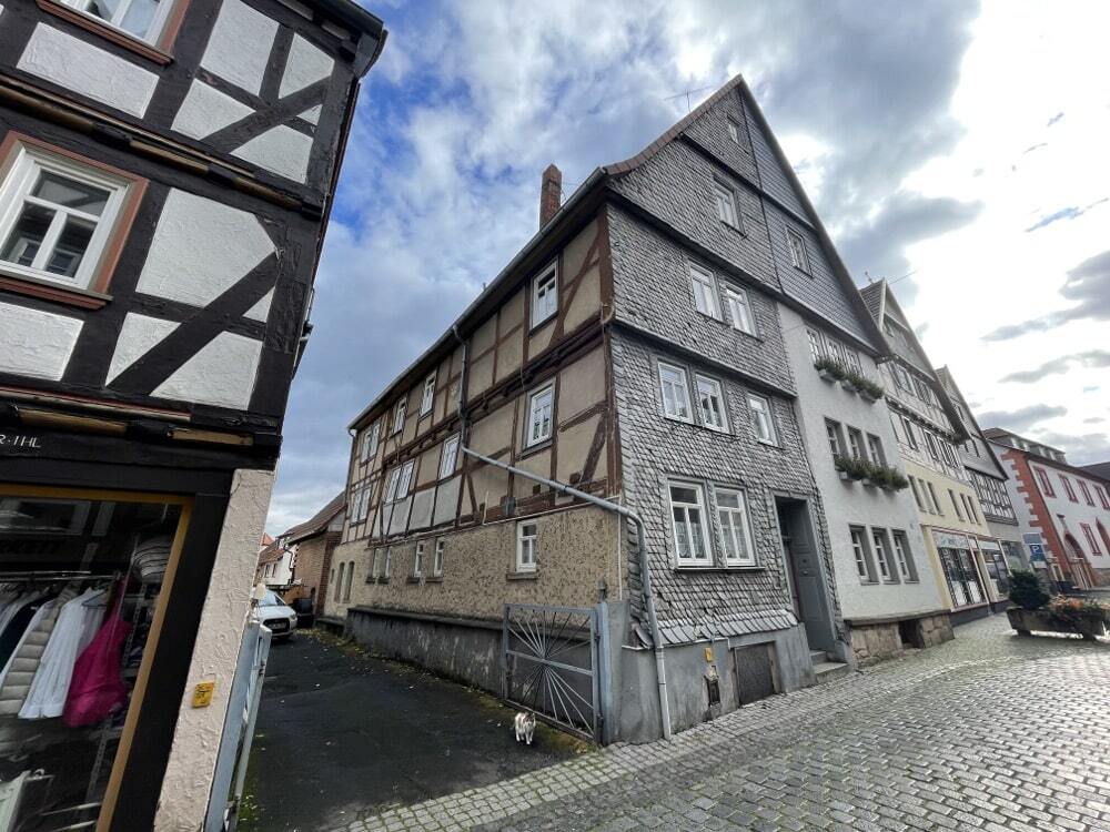 Mehrfamilienhaus zum Kauf provisionsfrei 188.888 € 7 Zimmer 200 m²<br/>Wohnfläche 201 m²<br/>Grundstück Alsfeld Alsfeld 36304