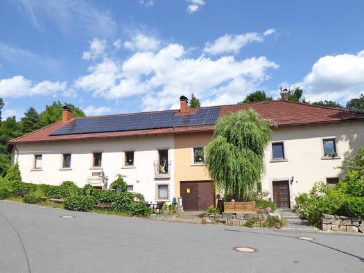 Wohn- und Geschäftshaus zum Kauf als Kapitalanlage geeignet 399.000 € 16 Zimmer 500 m² 1.124 m² Grundstück Röhrenhof Bad Berneck 95460