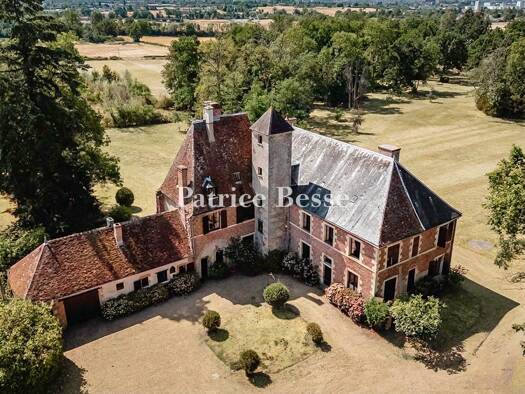 Schloss zum Kauf 955.000 € 10 Zimmer 500 m² 80.318 m² Grundstück Moulins 03000