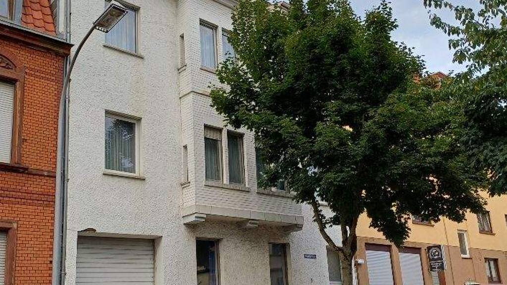 Saarbrücken, stilvolles Stadthaus mit 13 Apartments, einem Aufenthaltsraum, Innenhof und Garage, in Saarbrücken Nähe Innenstadt und Beethovenplatz