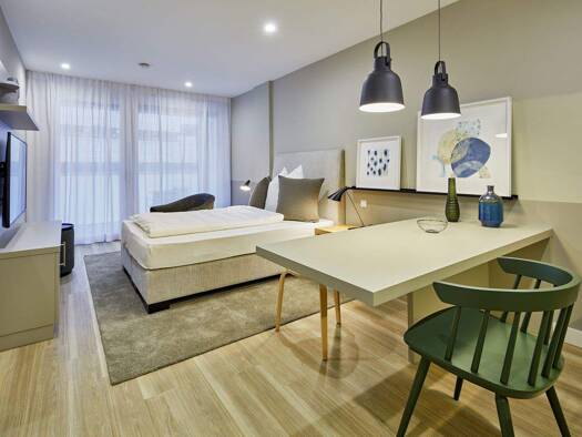 Wohnung zur Miete 1.050 € 1 Zimmer 37 m² frei ab sofort Tunzhofer Straße Nord Nord 70191