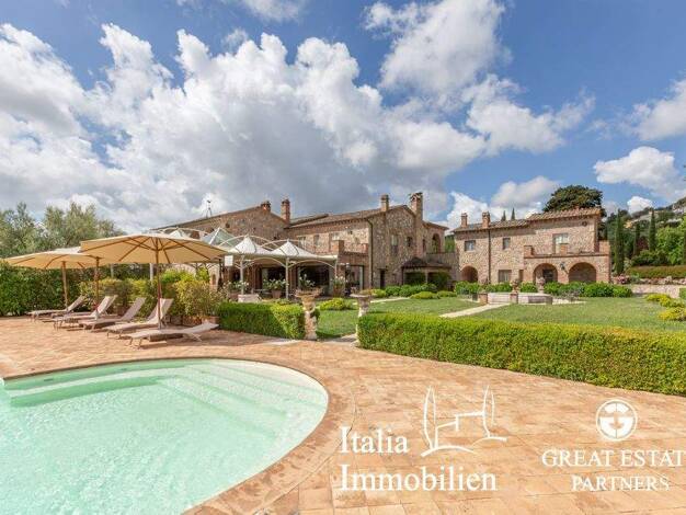 Villa zum Kauf 2.800.000 € 30 Zimmer 1.202 m² 2.300.000 m² Grundstück Amelia 05022