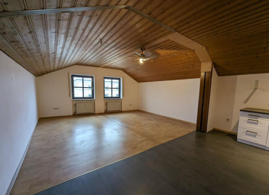 Wohnung zur Miete 400 € 1 Zimmer 39,7 m² Dachgeschoss frei ab sofort Tann Tann 84367