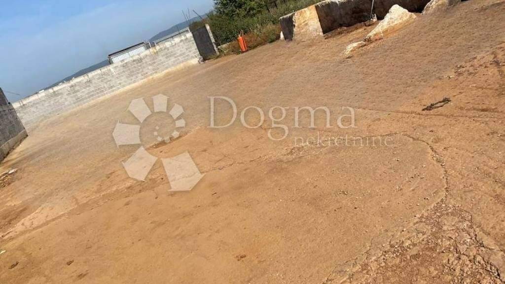 Ladenfläche zum Kauf 561.000 € 5 Zimmer Stupnik