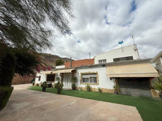 Bauernhaus zum Kauf 260.000 € 5 Zimmer 450 m² 1.900 m² Grundstück Elda 00000