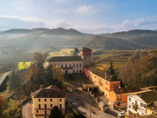 Herrenhaus zum Kauf 4.000.000 € 16 Zimmer 2.200 m² Piazza del castello  1 Bubbio 14051