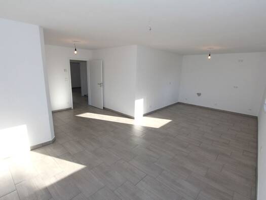 Wohnung zur Miete 740 € 3 Zimmer 76,8 m² 1. Geschoss frei ab sofort Rottenburg Rottenburg a. d. Laaber 84056