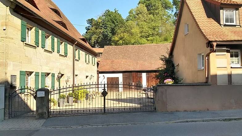 Haus zum Kauf 659.000 € 8 Zimmer 218 m² 1.445 m² Grundstück Roßtal Roßtal 90574