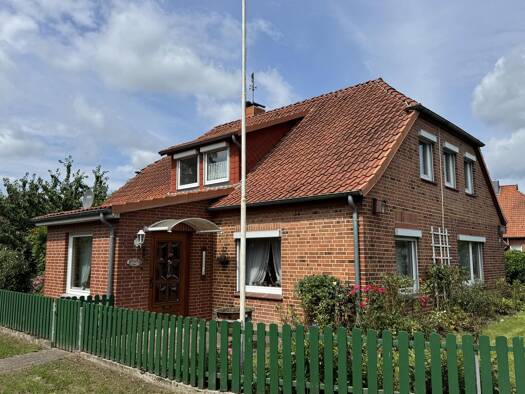 Einfamilienhaus zum Kauf 205.000 € 8 Zimmer 182,7 m² 851 m² Grundstück frei ab sofort Stöcken Oetzen 29588