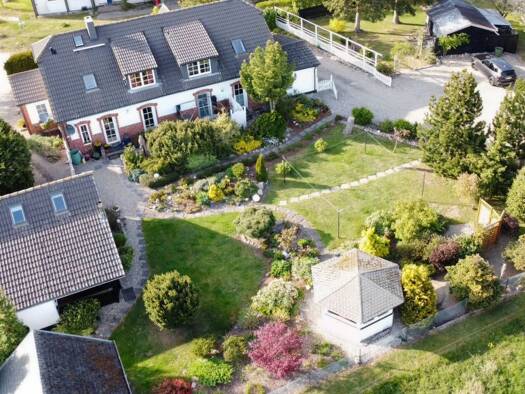 Haus zum Kauf 495.000 € 9 Zimmer 260 m² 1.022 m² Grundstück Neddesitz Sagard 18551