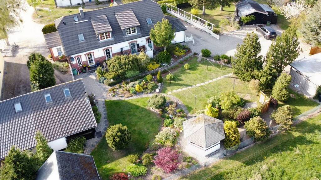 Haus zum Kauf 495.000 € 9 Zimmer 260 m² 1.022 m² Grundstück Neddesitz Sagard 18551