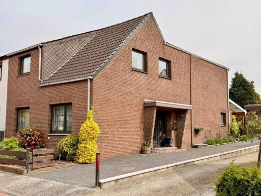 Doppelhaushälfte zum Kauf 299.000 € 5 Zimmer 130 m² 369 m² Grundstück Innenstadt Osterholz-Scharmbeck 27711